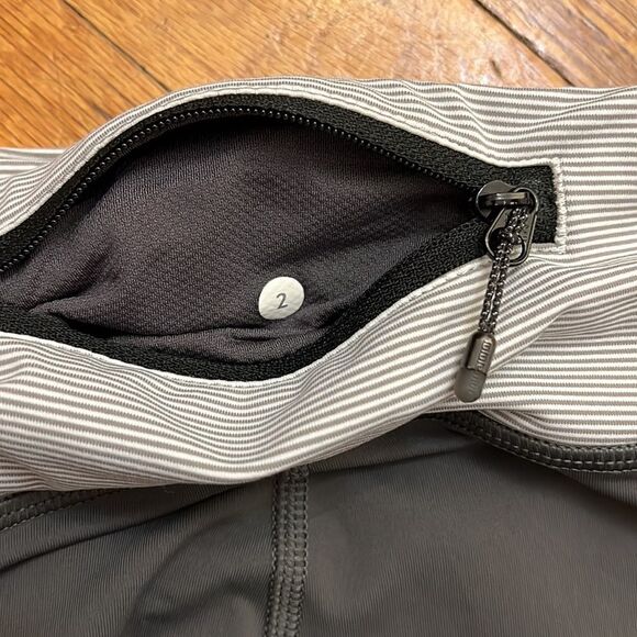 Lululemon Race With Grace Crop size 2 - Picture 9 of 14